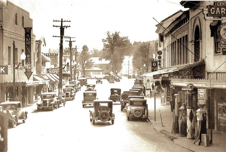 Fountan in Road 1923